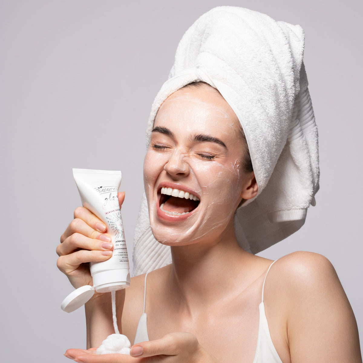 Bielenda – Glaze & Glow – Milky Cleansing Face Foam 135g